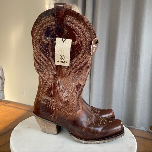 NWT Ariat Lively Western Boots 6.5B - Picture 1 of 10